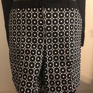 Black and White Bermuda walking shorts